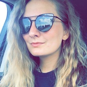 Meet your Posher, Joeli